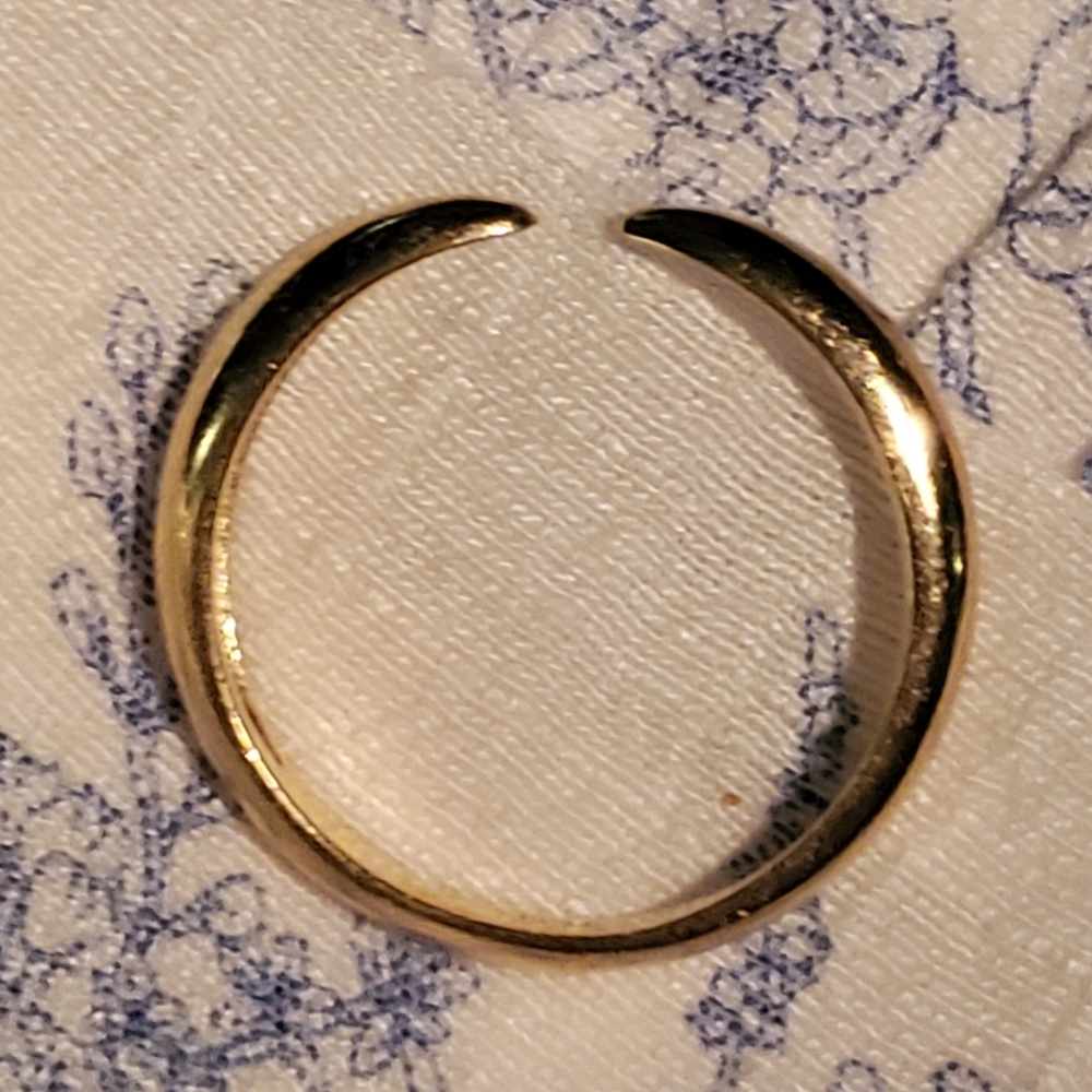 Geniune 14kt yellow claw ring